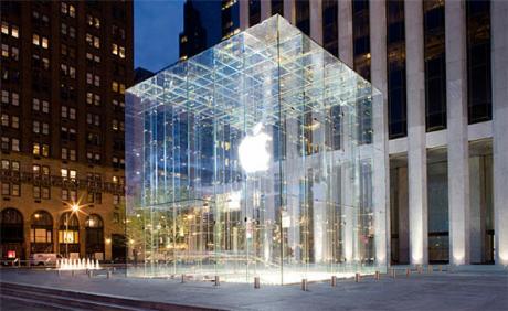 Apple : une future boutique sur les Champs-Elysées à la place du Queen?