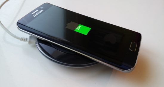 Le chargeur à induction Samsung : un accessoire premium pour le Galaxy S6 Edge [Test]