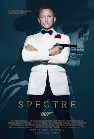 James Bond s'habille en smoking blanc pour affronter la mort dans Spectre