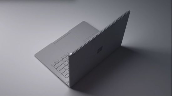 Microsoft officialise la Surface Pro 4 et créé la surprise avec le Surface Book