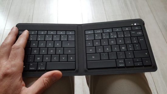 Microsoft Universal Foldable Keyboard : un clavier pliable et multi-OS [Test]