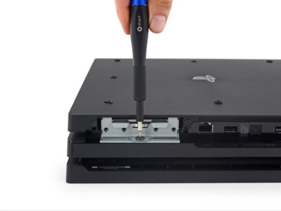 La PS4 Pro entièrement démontée, par iFixit mais aussi par Sony