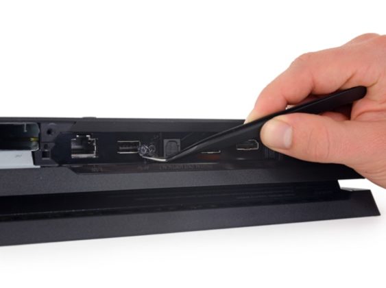 La PS4 Pro entièrement démontée, par iFixit mais aussi par Sony