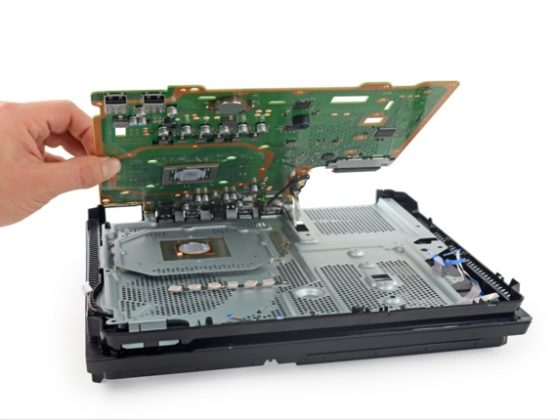 La PS4 Pro entièrement démontée, par iFixit mais aussi par Sony