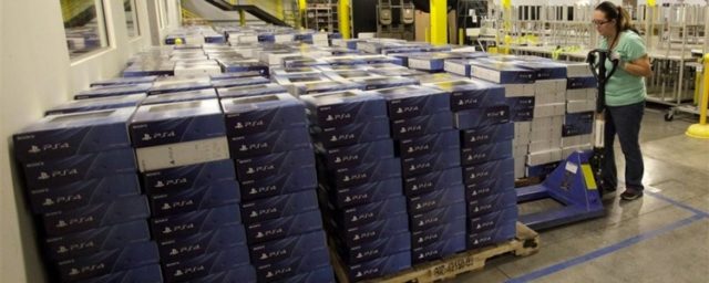 Amazon casse les prix de la Playstation 4 et de la Xbox One S pour Noël