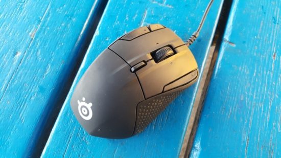 SteelSeries Rival 500 : une souris de gamer avec 15 boutons programmables et un retour tactile [Test]