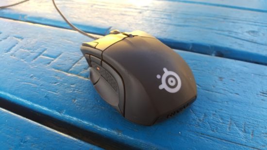 SteelSeries Rival 500 : une souris de gamer avec 15 boutons programmables et un retour tactile [Test]