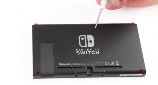 Nintendo Switch, aussitôt disponible, aussitôt démontée par @SOSav_fr