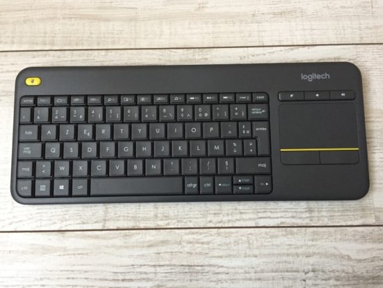 Logitech K400 Plus : un clavier sans fil équipé d'un pavé tactile [Test]