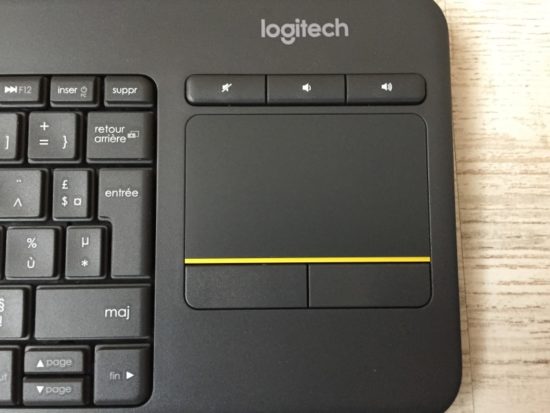 Logitech K400 Plus : un clavier sans fil équipé d'un pavé tactile [Test]