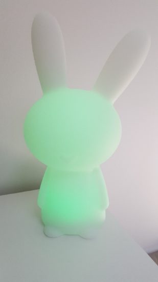 Lapin Lumin'us : une enceinte sans fil lumineuse pour égayer vos journées et vos soirées [Test]