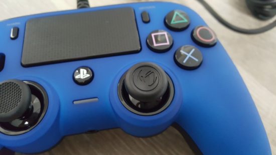 Nacon Wired Compact Controller : une manette pour PS4