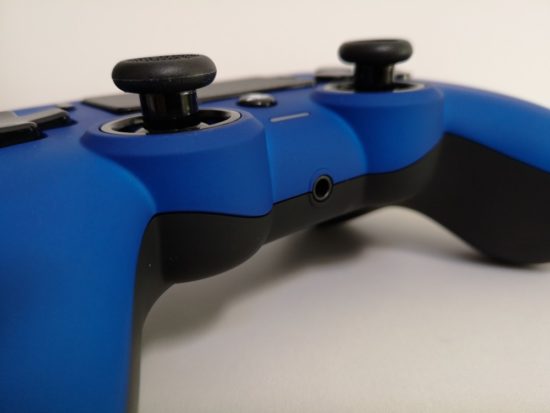 Nacon Wired Compact Controller : une manette pour PS4