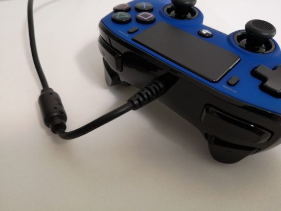 Nacon Wired Compact Controller : une manette pour PS4