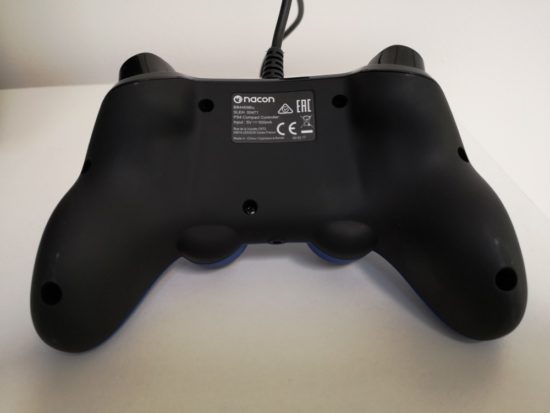 Nacon Wired Compact Controller : une manette pour PS4