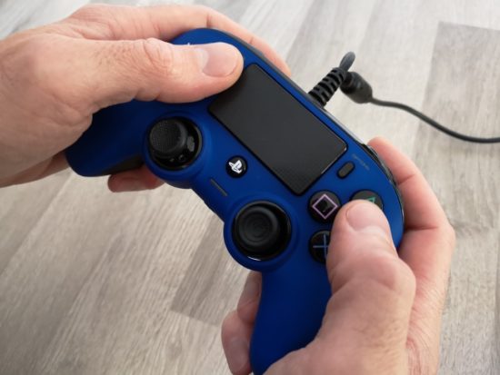 Nacon Wired Compact Controller : une manette pour PS4