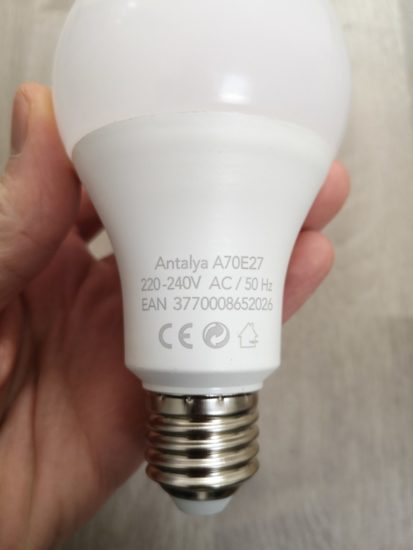 Antalya A70 : l'ampoule connectée WiFi de Konyks [Test]