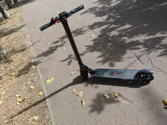 Revoe Tech II : une bonne trottinette pour les petits trajets du quotidien [Test]