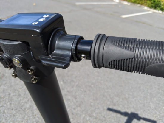 Revoe Tech II : une bonne trottinette pour les petits trajets du quotidien [Test]