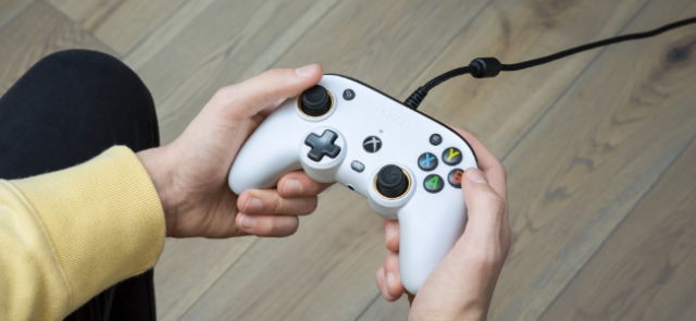 Nacon : la manette Pro Compact disponible dès aujourd'hui